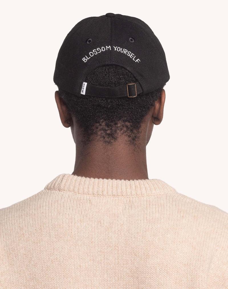 Schwarze OLOW Blossom Yourself Cap mit Blossom-Yourself-Stickerei – Rückansicht